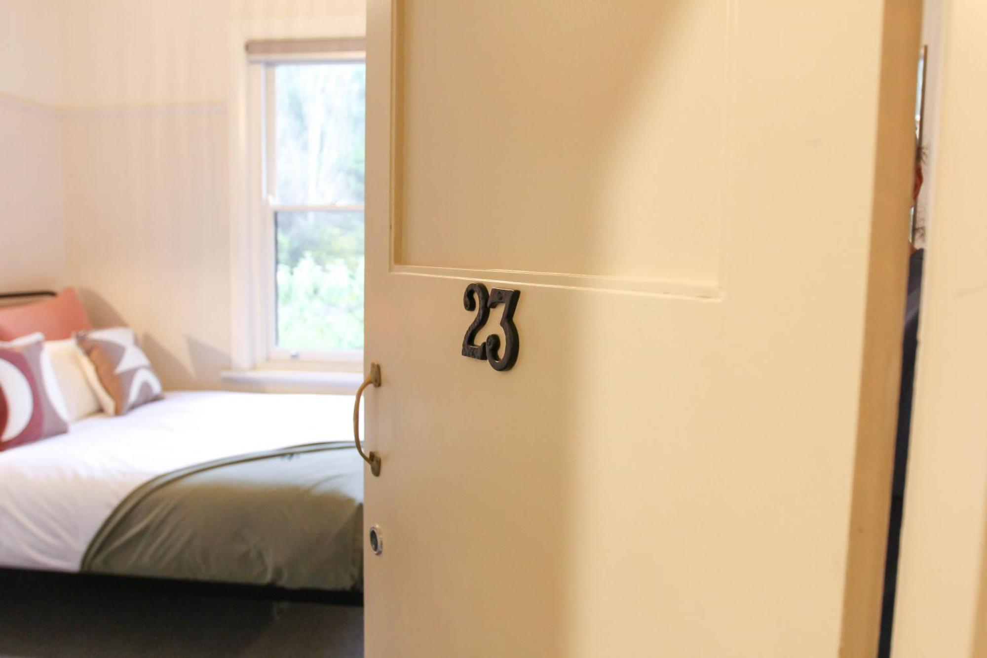 Alpine Hotel, Eat Drink Sleep Warburton Eksteriør bilde