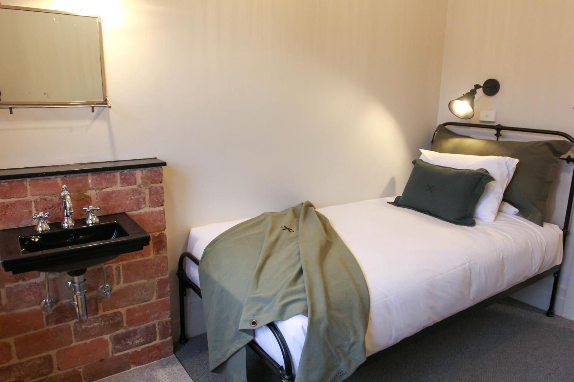 Alpine Hotel, Eat Drink Sleep Warburton Eksteriør bilde