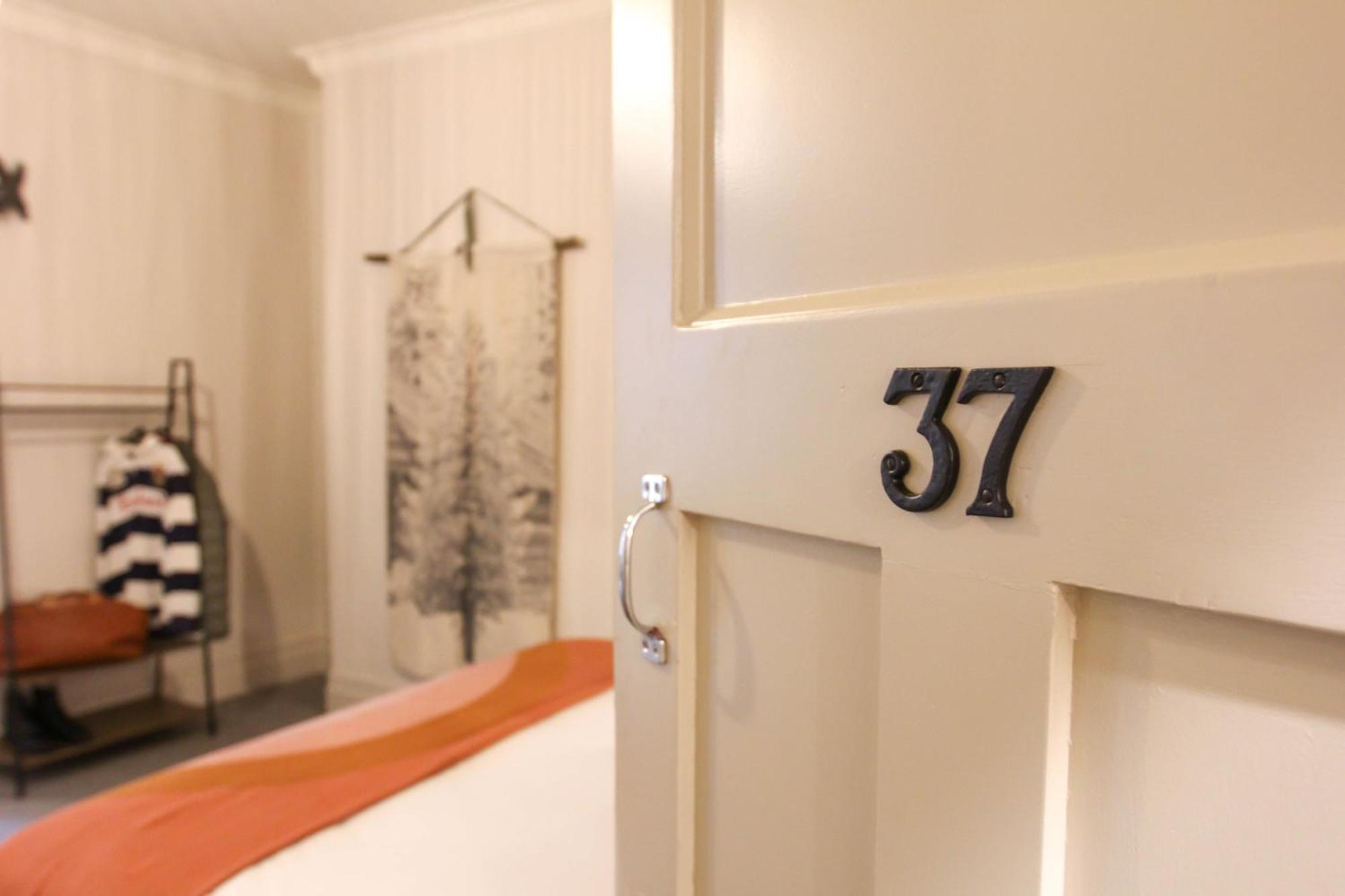 Alpine Hotel, Eat Drink Sleep Warburton Eksteriør bilde